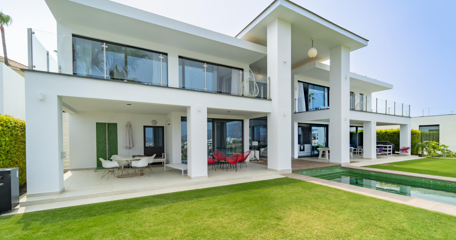 Modern Villa - New Golden Mile Views